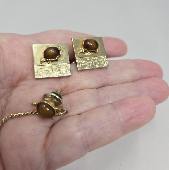 Vintage Mens Gold Tone Cuff Links With Tie Holder Brown Pietersite Stone Classy - Picture 2 of 8